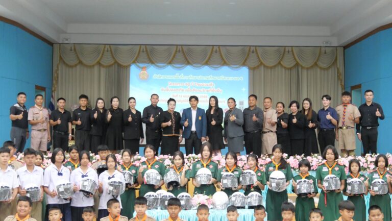 สพป.ศรีสะเกษ เขต 4 มอบหมวกนิรภัยให้สถานศึกษาในสังกัด ตาม “โครงการ 60 ปี ไทยฮอนด้า ขับขี่ปลอดภัย เพื่อสังคมไทยที่ยั่งยืน”