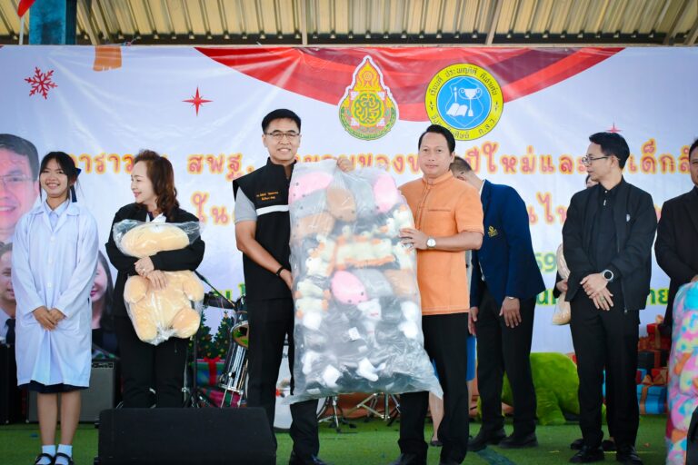ร่วมกิจกรรม สพฐ.จัดคาราวานส่งมอบของขวัญปีใหม่และวันเด็กสำหรับน้องๆ ที่ได้รับผลกระทบพื้นที่ความไม่สงบชายแดนไทย – กัมพูชา