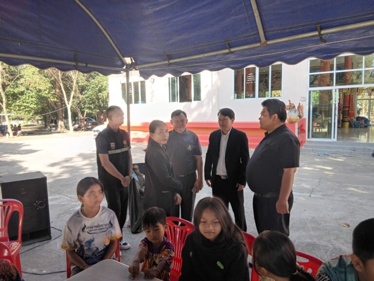 ทีม สพป.ศรีสะเกษ เขต 4 ลงพื้นที่ตรวจเยี่ยมให้กำลังใจ นิเทศ ติดตามการจัดการเรียนการสอนในสถานการณ์สู้รบชายแดนไทย-กัมพูชา ณ ศูนย์พักพิง