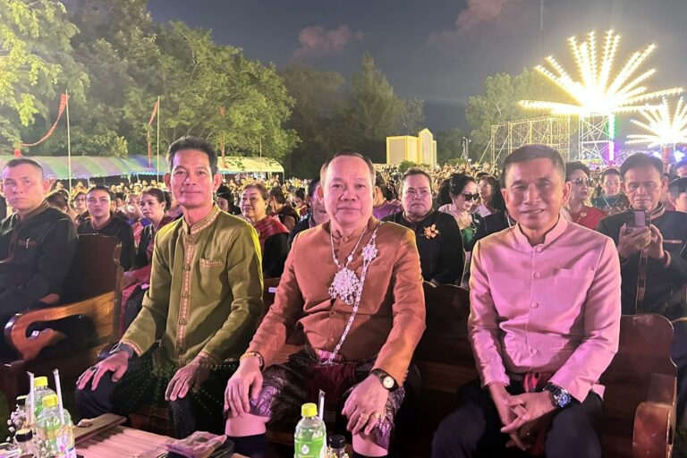 พิธีเปิดงาน “รวมพลังคนไทย ฟื้นฟูใจคนเมืองกันทร์ ร้อยรักสามัคคี สดุดีทหารกล้า” ชมการแสดง แสง สี เสียง “กันทรลักษ์” มาตุภูมิผู้พิทักษ์ “ศรีศิขเรศวร”