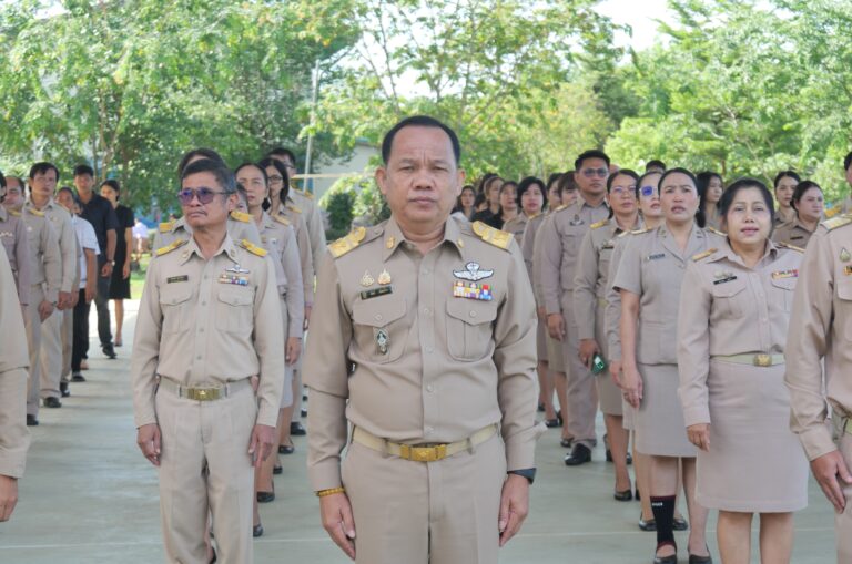 กิจกรรมเข้าแถวเคารพธงชาติ สวดมนต์ไหว้พระ กล่าวคำปฏิญญาเขตสุจริต