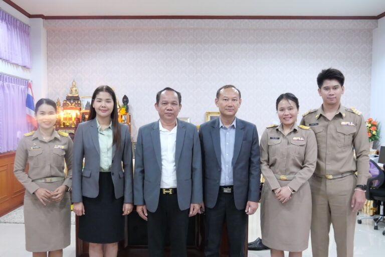 สพป.ศรีสะเกษ เขต 4 รับรายงานตัวและแสดงความยินดีกับข้าราชการครูและบุคลากรทางการศึกษา ที่ได้รับการบรรจุและแต่งตั้ง จำนวน 3 ราย