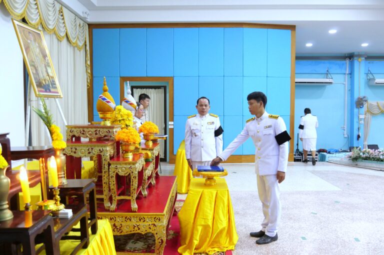 พิธีมอบหนังสือสารานุกรมไทยสำหรับเยาวชน ในพระบาทสมเด็จพระบรมชนกาธิเบศร มหาภูมิพลอดุลยเดชมหาราช บรมนาถบพิตร เล่ม 45 ฉบับพระราชทาน