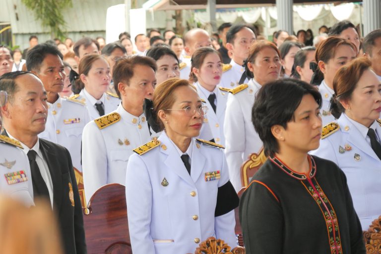 ผอ.สพป.ศรีสะเกษ เขต 4 พร้อมคณะ ร่วมพิธีพระราชทานน้ำหลวงอาบศพ และวางพวงมาลาพระราชทาน แก่ นายกิตติพงศ์ สมรัตน์ รองผู้อำนวยการโรงเรียนเทพศิรินทร์ นนทบุรี ผู้สูญเสียจากเหตุการณ์ความรุนแรงในโรงเรียน