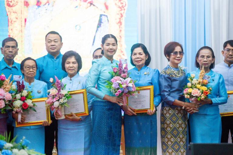 พิธีเชิดชูเกียรติ แม่ผู้ทรงคุณค่า แม่ตัวอย่าง ครูผู้ขับเคลื่อนโครงการฯ โรงเรียนหมู่บ้านศีล 5 ตามรอยพ่ออย่างพอเพียง เนื่องในวันแม่แห่งชาติ ปี 2569